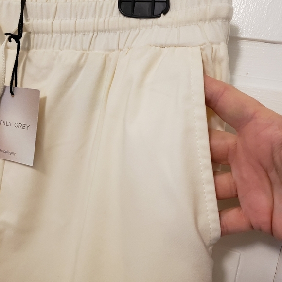 NWT Happily Grey Ivory in color fashionable Jogger/Cargo Pants Size Large - Picture 6 of 9